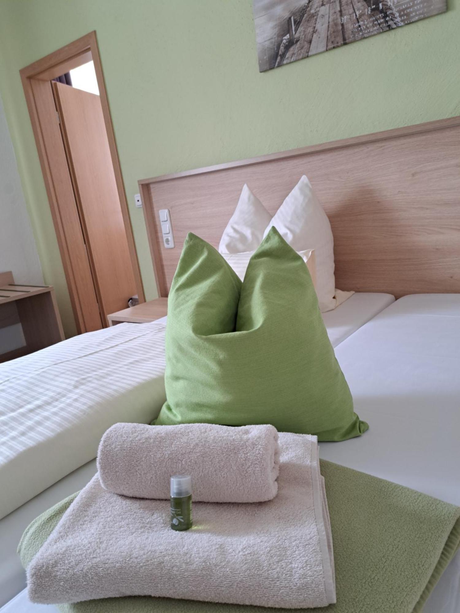 Hotel Rathausstuben Wackersdorf Esterno foto