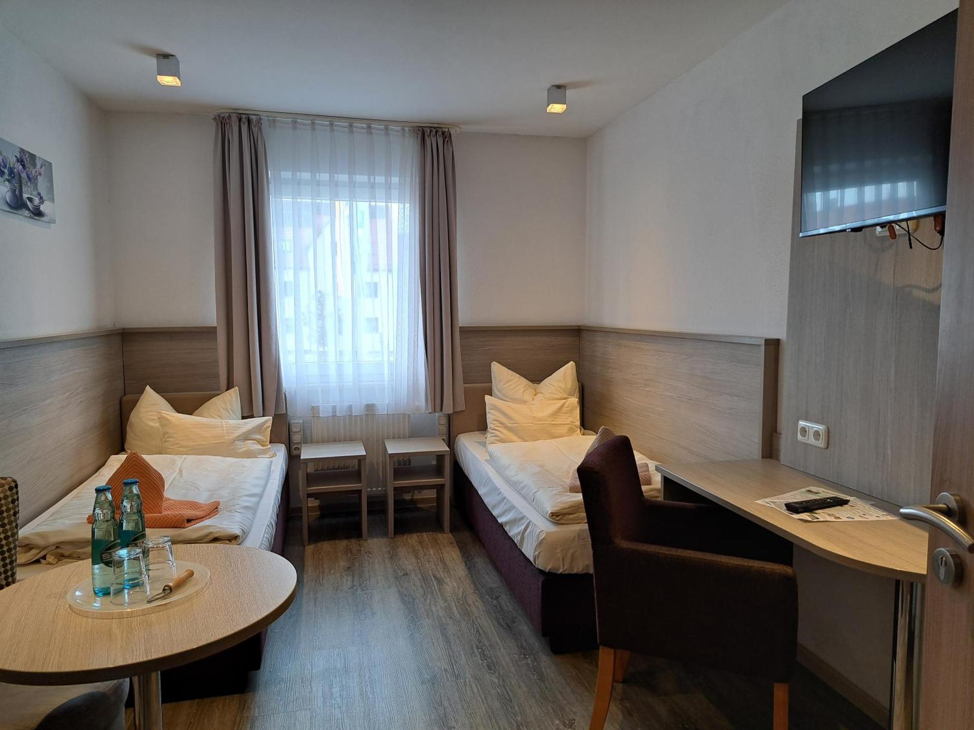 Hotel Rathausstuben Wackersdorf Esterno foto