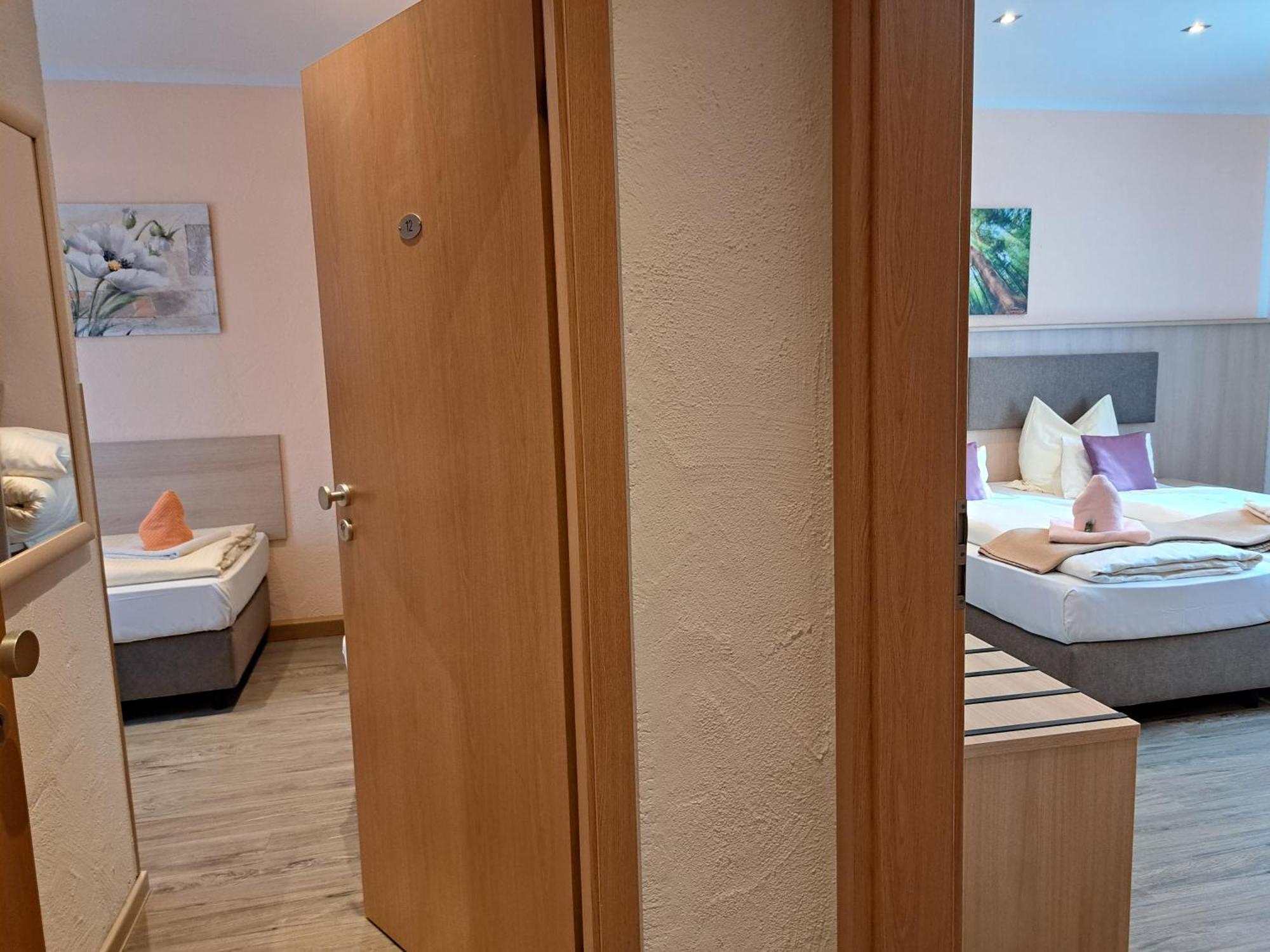 Hotel Rathausstuben Wackersdorf Esterno foto
