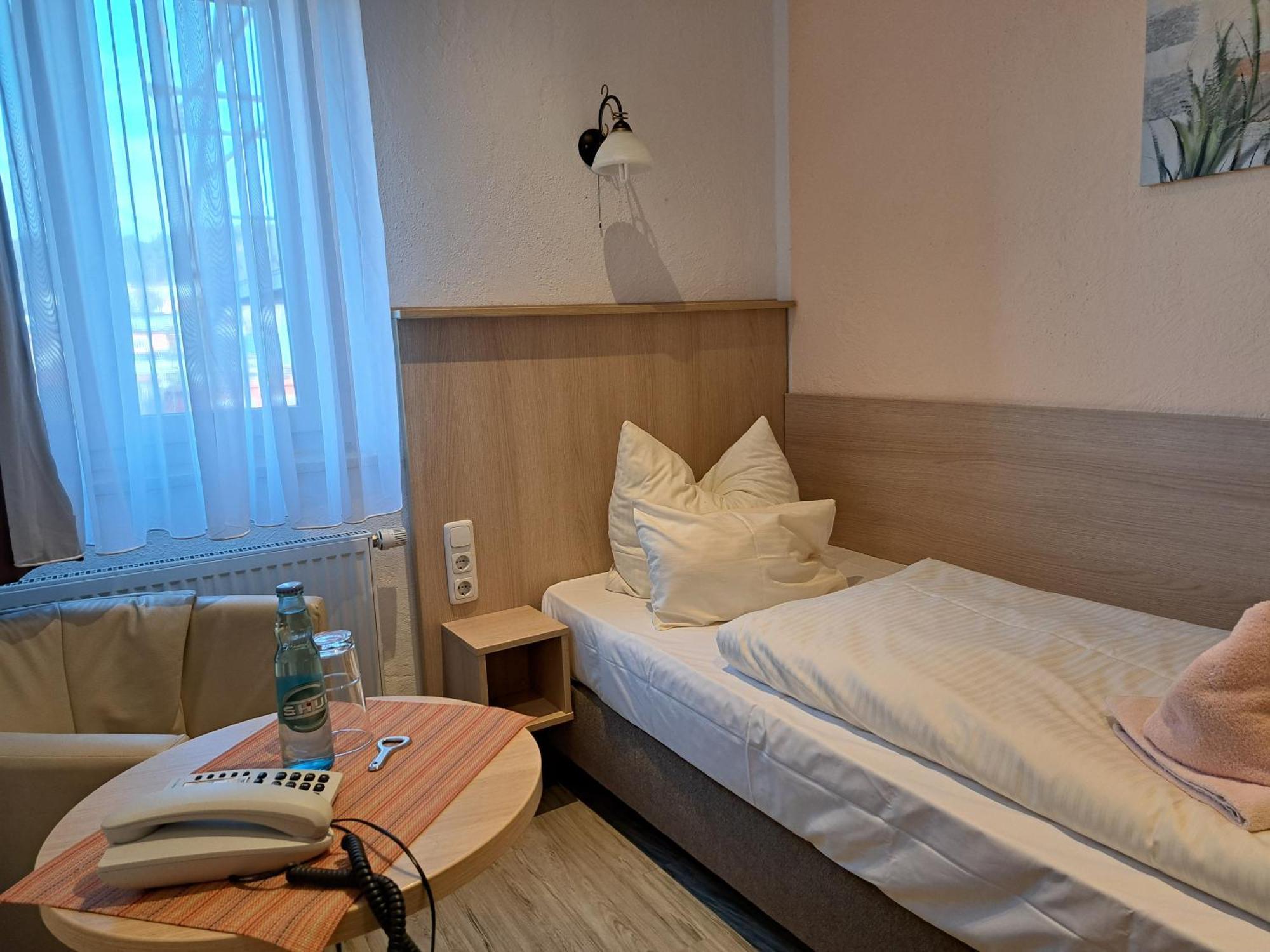 Hotel Rathausstuben Wackersdorf Esterno foto