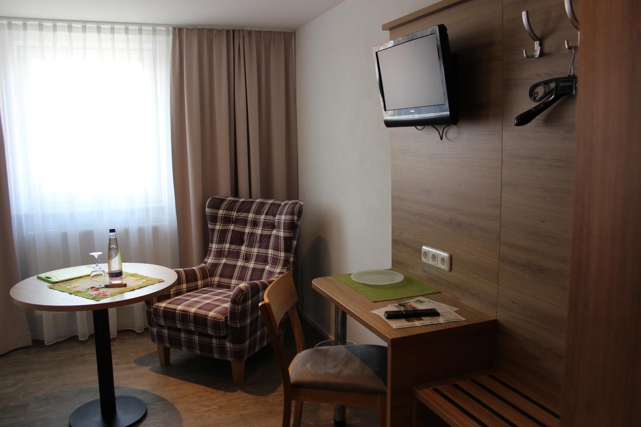 Hotel Rathausstuben Wackersdorf Esterno foto