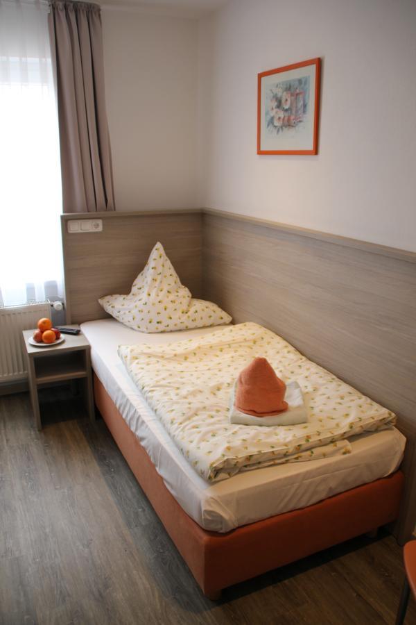 Hotel Rathausstuben Wackersdorf Esterno foto