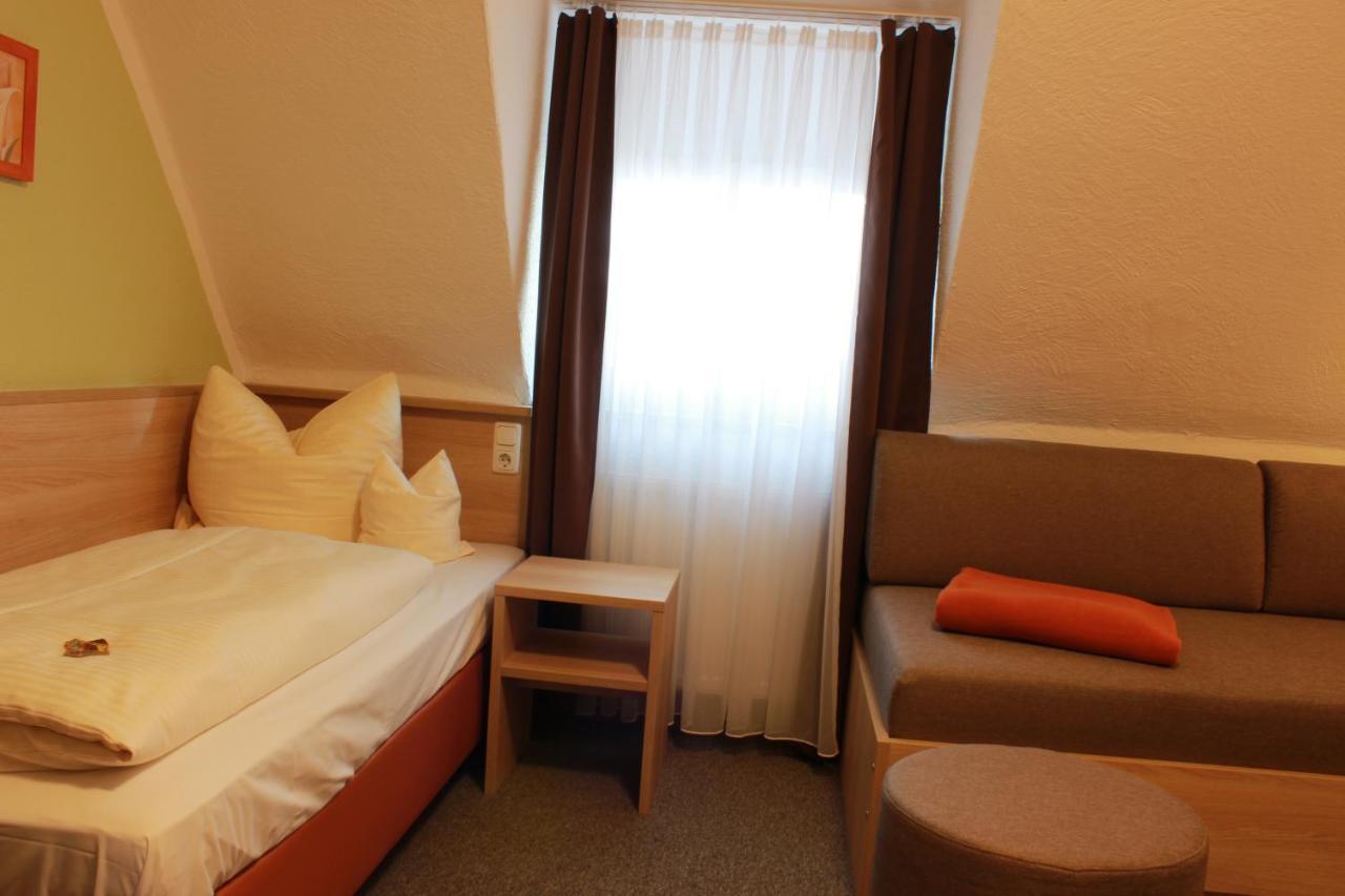 Hotel Rathausstuben Wackersdorf Esterno foto